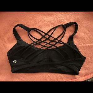Lululemon Free to be Wild size 6